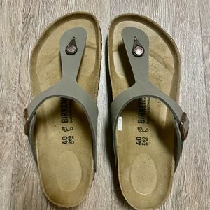 NEW Birkenstock Gizeh, Stone, Size 40